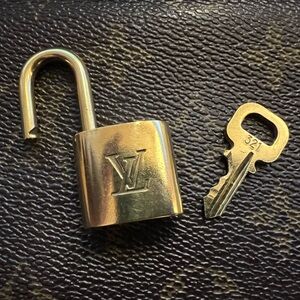 LOUIS VUITTON LV Lock & Key set Padlock Gold-Tone Vintage